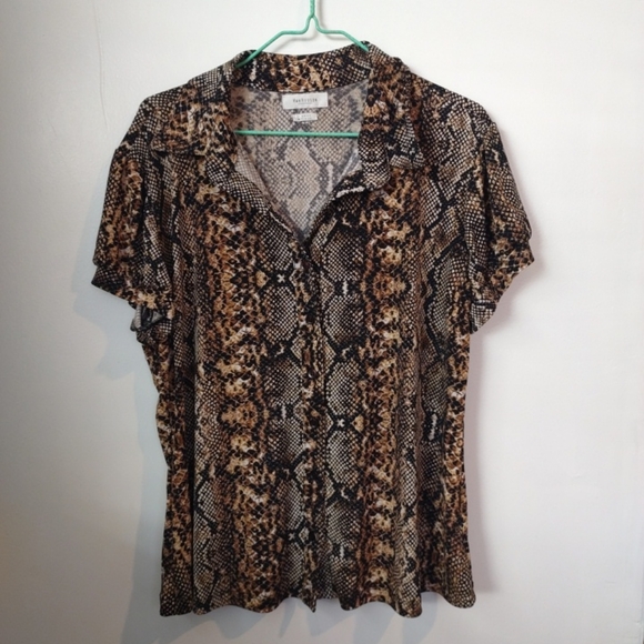 VanHeusen Snakeskin Print Women's Top Short Sleeves Collared Buttons Sz Large - Picture 12 of 12